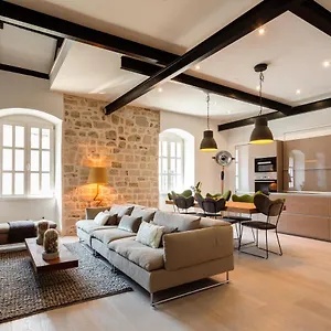 https://old-town-luxury-house.splithotels.org