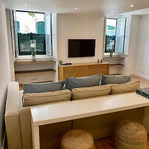 https://bairro-alto-aloja.hotels-lisbon-portugal.com