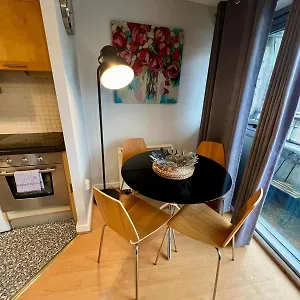 https://city-break-apartments-temple-bar.dublin-hotelsweb.com